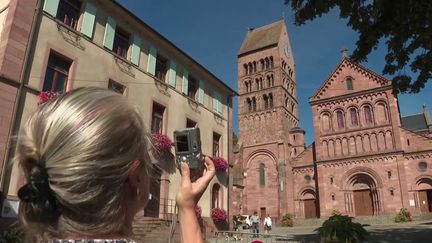 Alsace : une cuvée de vin pour sauver le clocher