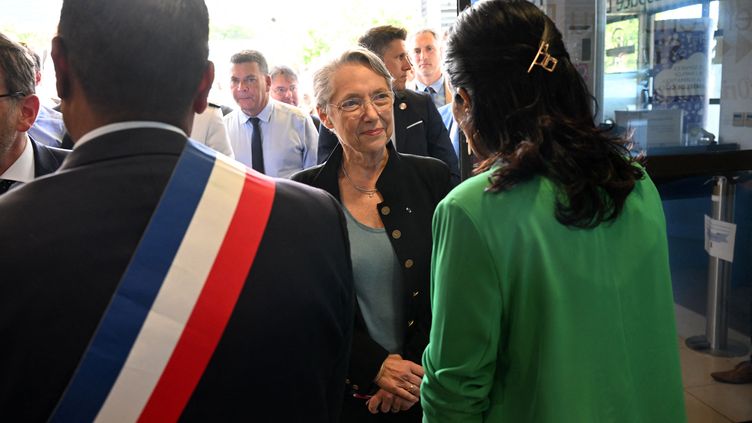 Prime Minister Elisabeth Borne visiting a Pôle emploi agency in Saint-Leu, Reunion, May 13, 2023. (EMMANUEL DUNAND / AFP)