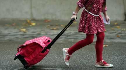 Une fillette se rend à l'école à Nancy (Meurthe-et-Moselle), le 1er septembre 2015. ((MAXPPP))