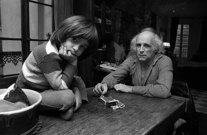 Mathieu et Léo Ferré à la maison le 9 décembre 1976
 (MUUS/SIPA)