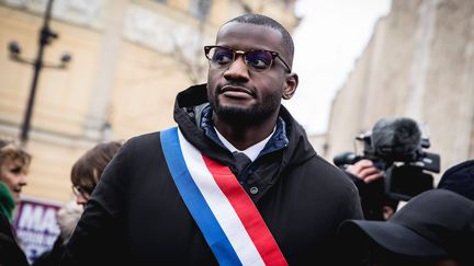 Le député LFI Carlos Martens Bilongo participe à une manifestation contre la réforme des retraites, le 19 janvier 2023, à Paris. (CHANG MARTIN/SIPA)