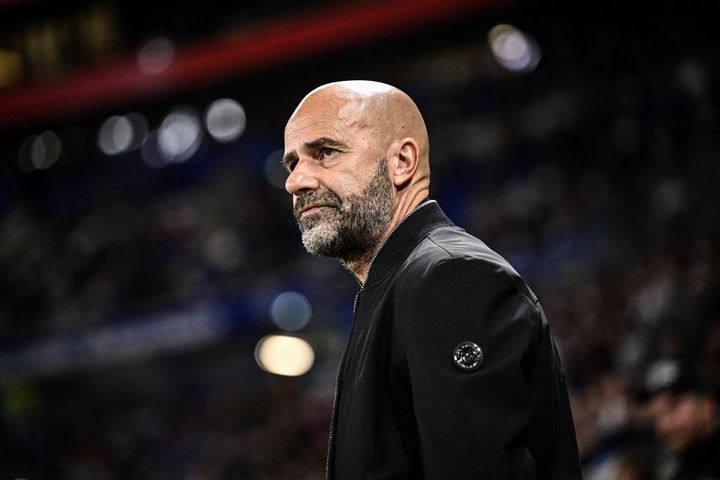 Peter Bosz, lors de Lyon-Toulouse, le 7 octobre 2022. (JEFF PACHOUD / AFP)