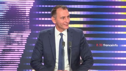 Laurent Jacobelli, porte-parole du Rassemblement national, était l'invité du "8h30  franceinfo", dimanche 3 septembre 2023. (FRANCEINFO / RADIO FRANCE)