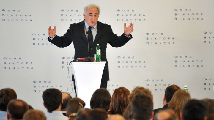 DSK lors d'une conf&eacute;rence devant des &eacute;tudiants &agrave; Kiev (Ukraine), le 4 avril 2012. (SERGEI SUPINSKY / AFP)