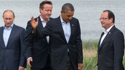 De gauche &agrave; droite : le pr&eacute;sident russe Vladimir Poutine, le Premier ministre britannique David Cameron, le pr&eacute;sident am&eacute;ricain Barack Obama et le pr&eacute;sident fran&ccedil;ais Fran&ccedil;ois Hollande, au sommet du G8 en Irlande le 18 juin 2013.&nbsp; (BERTRAND LANGLOIS / AFP)