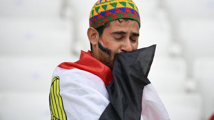 Un fan égyptien après le match face à l'Arabie Saoudite le 25 juin 2018 à&nbsp;Volgograd&nbsp;(Russie). (NICOLAS ASFOURI / AFP)