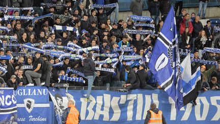 Des supporters bastiais lors d'une rencontre de Ligue 1, le 15 octobre 2016. (PASCAL POCHARD-CASABIANCA / AFP)