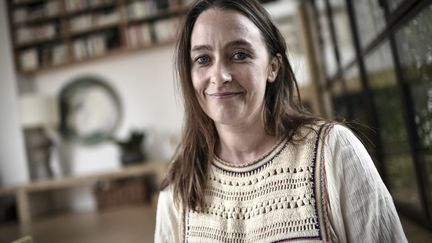 La journaliste française Cécile Delarue à Paris, le 22 juin 2021. (STEPHANE DE SAKUTIN / AFP)