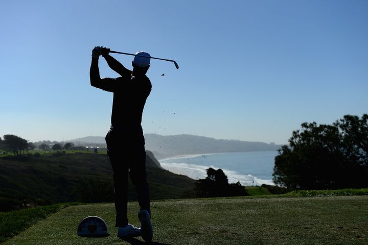 Tiger Woods au départ du trou numéro 15 à Torrey Pines (DONALD MIRALLE / GETTY IMAGES NORTH AMERICA)