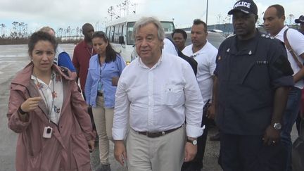 Le Secrétaire général de l'ONU en visite sur l'île d'Abaco aux Bahamas, le vendredi 14 septembre. (GILLES GALLINARO / RADIO FRANCE)