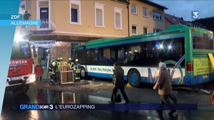 Un bus scolaire allemand a embouti une boutique (France 3)