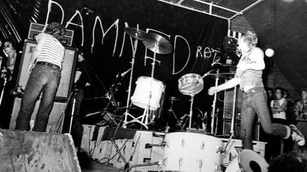 Fin de concert des Damned à Mont de Marsan en 1977
 (PHOTOPQR/MAXPPP)