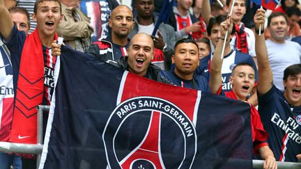 Des supporters du PSG en tribunes