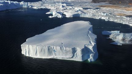 Photographie aérienne d'un iceberg dans l'Antarctique, le 1er mars 2014. (ZHANG JIANSONG / CHINE NOUV / SIPA / XINHUA)