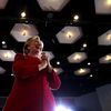 Hillary Clinton&nbsp;lors d'un meeting à Coconut Creek, en Floride, le 25 octobre 2016. (JUSTIN SULLIVAN / GETTY IMAGES NORTH AMERICA)