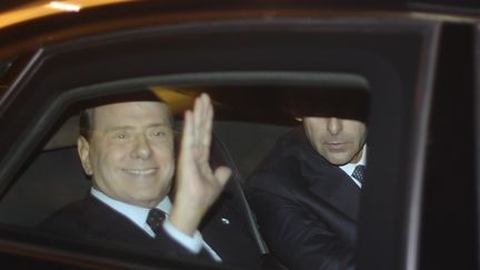 Silvio Berlusconi, pr&eacute;sident du conseil italien, se rend au palais pr&eacute;sidentiel pour y d&eacute;poser sa d&eacute;mission, le 12 novembre 2011 &agrave; Rome. (Filippo Monteforte / AFP)