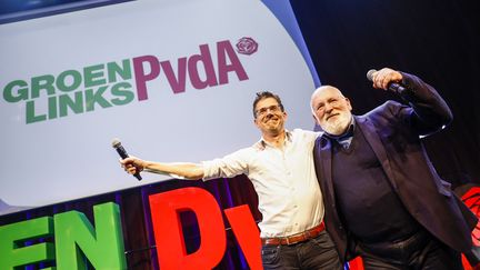 Les leaders de GroenLinks, Bas Eickhout, et du Parti travailliste, Frans Timmermans, lors d'un événement pour les élections européennes à Utrecht, aux Pays-Bas, le 6 juin 2024. (ROBIN UTRECHT / ROBIN UTRECHT / ANP)