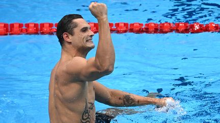 Florent Manaudou exulte après sa 2e place sur le 50 mètres nage libre, dimanche 1er août à Tokyo.&nbsp; (JONATHAN NACKSTRAND / AFP)