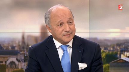 Laurent Fabius, ministre des Affaires &eacute;trang&egrave;res, sur le plateau du journal de 20 heures, le 28 septembre 2014. ( FRANCE 2)