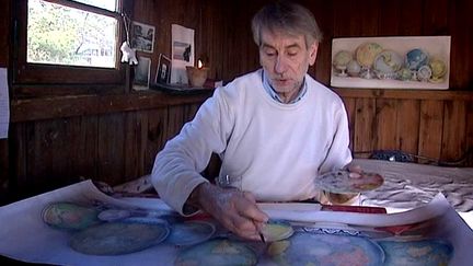 Le peintre Jean-Pierre Marladot dans son bateau-atelier
 (France3/Culturebox)