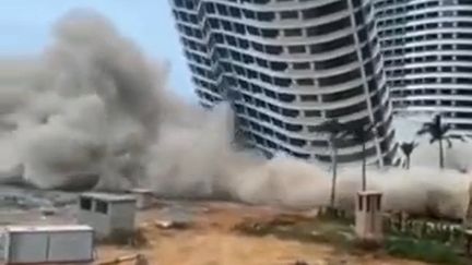 Extrait d'une vidéo montrant la destruction d'immeubles en neufs en Chine (CAPTURE D'ECRAN)