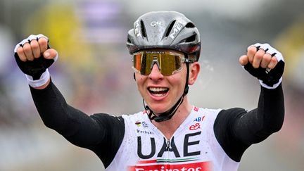 Le Slovène Tadej Pogacar a remporté le Tour des Flandres en solitaire, le 2 avril 2023. (ERIC LALMAND / AFP)