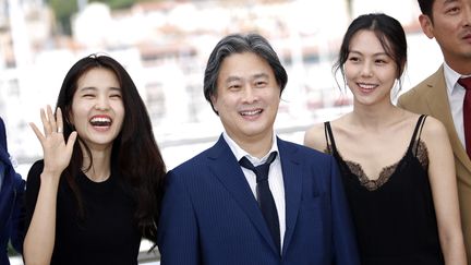 L'actrice Kim Tae-Ri, le réalisteur Park Chan-wook, Les acteurs Kim Min-Hee et Ha Jung-Woo à la présentation presse de Mademoiselle au 69e Festival du film de Cannes au Palais des festivals, le 14 mai 2016. (HUBERT BOESL / DPA /  MaxPPP)