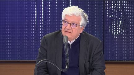 Elie Cohen, économiste au CNRS, était l'invité de franceinfo samedi 14 mars 2020. (FRANCEINFO / RADIO FRANCE)