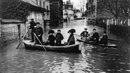 Asnières, rue du Maine (HULTON ARCHIVE / HULTON ARCHIVE)