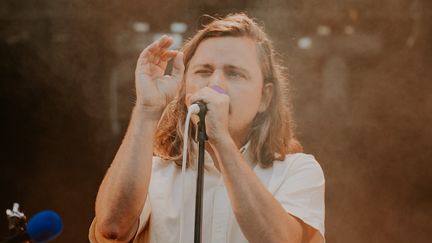 Flavien Berger en concert sur la scène cascade de Rock en Seine, le 26 août 2023. (LOUIS COMAR)