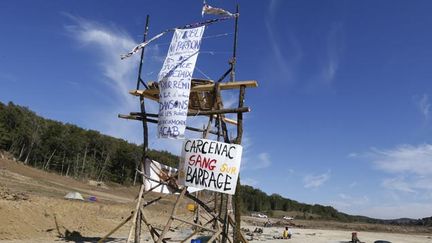 &nbsp; (Garde à vue du gendarme qui a lancé la grenade, à l'origine de la mort de Rémi Fraisse, lors de la manifestation ici à Sivens (Tarn) © REUTERS/Regis Duvignau)