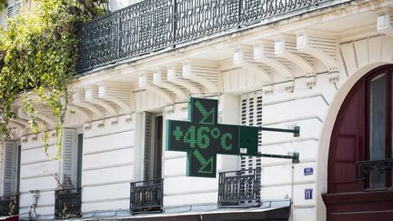 Un thermomètre à Paris affiche 46 °C le 25 juillet 2019. (MAXPPP)