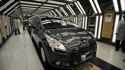 Sur une chaîne de l'usine Peugeot de Monbéliard (Doubs) (AFP - SEBASTIEN BOZON)