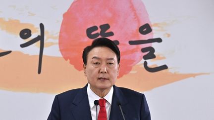 Le président élu de Corée du Sud, Yoon Suk-yeol, lors d'une conférence de presse à Séoul, le 20 mars 2022. (JUNG YEON-JE / POOL / AFP)