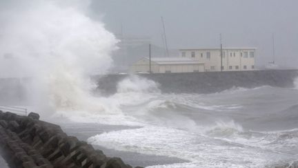 Impressive waves are seen as Typhoon Shanshan approaches the city of Kagoshima on the island of Kyushu, Japan, on August 28, 2024. (FUMIHITO SAEKI / YOMIURI / AFP)