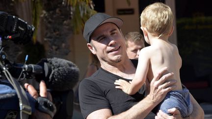 John Travolta et son fils à leur arrivée à Deauville
 (PHOTOPQR/OUEST FRANCE/Daniel FOURAY)