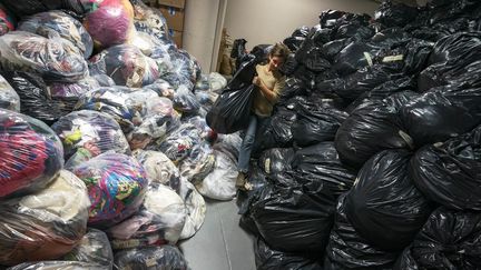 Les sacs de déchets textiles dans l'entrepôt de Fabscrap, 2019
 (Don Emmert / AFP)