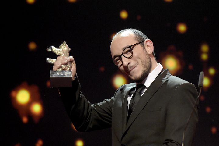 L'Ours d'argent saluant le meilleur interprète masculin est allé au Tunisien Majd Mastoura pour son interprétation dans "Hédi" de Mohamed Ben Attia
 (TOBIAS SCHWARZ / AFP)