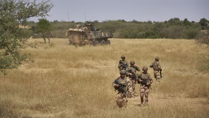 Des soldats de l'opération Barkhane au Burkina Faso, le 12 novembre 2019. (MICHELE CATTANI / AFP)