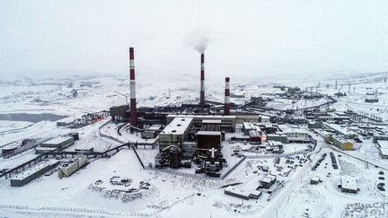 Une usine du groupe Norilsk Nickel, à Nikel, dans l'Arctique (Russie), le 7 décembre 2020. (PAVEL LVOV / SPUTNIK / AFP)