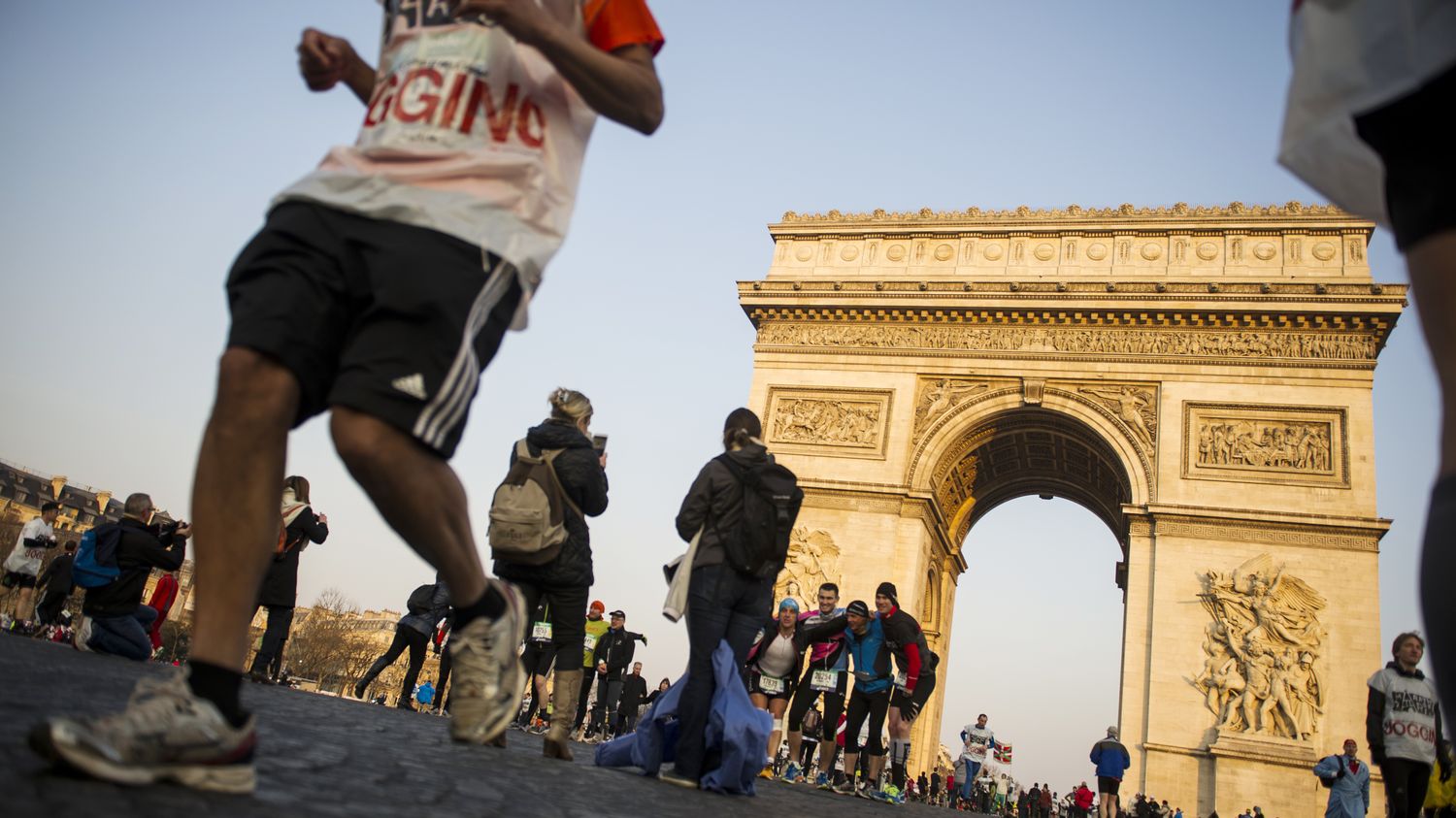 Video Marathon De Paris Coureurs Pr Ts Au D Part