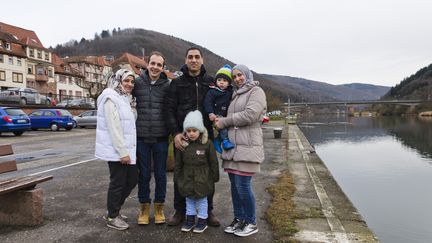 La famille Ashour, Wissam, Mslam, Majd, Sham, Omar et Fatima, le 5 février 2017 à Eberbach (Allemagne). (THOMAS BAIETTO / FRANCEINFO)