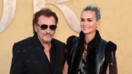 Johnny et Laeticia Hallyday lors d'un défilé Dior à Calabasas (Etats-Unis), le 11 mai 2017. (CHRIS DELMAS / AFP)