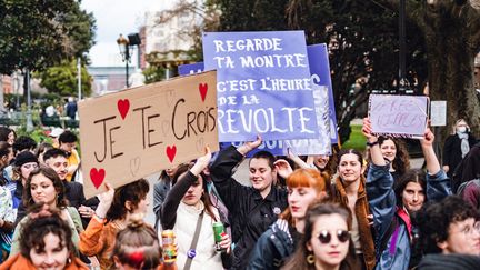 Des manifestantes lors de la journée internationale des droits des femmes, le 8 mars 2022 à Toulouse (Haute-Garonne). (LILIAN CAZABET / HANS LUCAS)