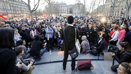 Des manifestants protestant contre&nbsp;la mort d'un ressortissant chinois, place de la République&nbsp;à Paris, le 30 mars 2017. (FRANCOIS GUILLOT / AFP)