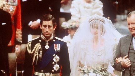 Royaume-Uni : une part d’un des gâteaux du mariage du prince Charles et princesse Diana vendu aux enchères