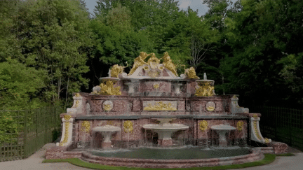 Le buffet d’eau du Grand Trianon, au château de Versailles, a été restauré pendant près de 18 mois. Les équipes du 13 Heures ont suivi ce chantier monumental.