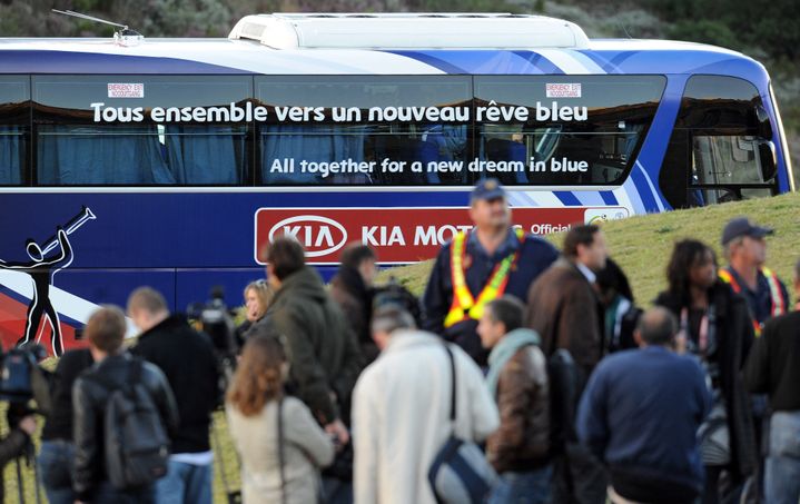 Les Bleus refusant de participer à l'entraînement à&nbsp;Knysna (Afrique du Sud), en juin 2010. (FRANCK FIFE / AFP)