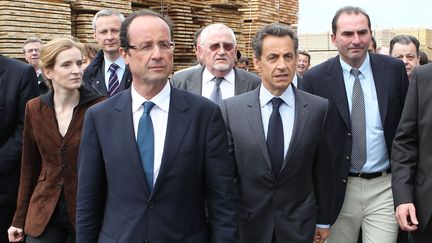 Fran&ccedil;ois Hollande et Nicolas Sarkozy visitent une usine &agrave; Egletons (Corr&egrave;ze), le 28 avril 2011. (CHESNOT / SIPA)