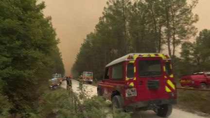 Incendie en Gironde : les pompiers se préparent pour une nuit de lutte